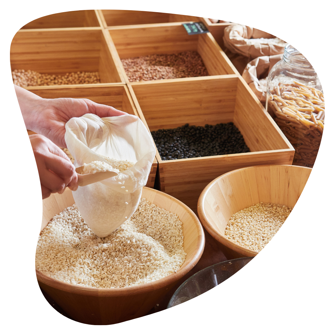 achat d'aliments en vrac chez Bocauxy & co., épicerie zéro déchet